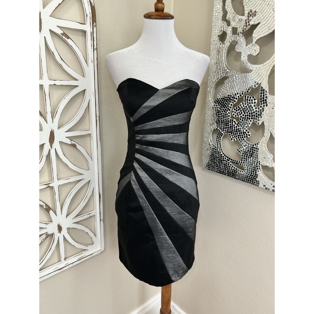 Vintage Y2K Cache SIZE 6 Form Fitting Strapless Sexy Formal Sheath Dress